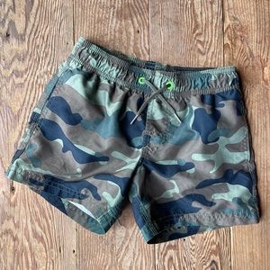 SUNDEK CAMO SWIM TRUNKS / SIZE 8 / GREEN NEON DETAIL